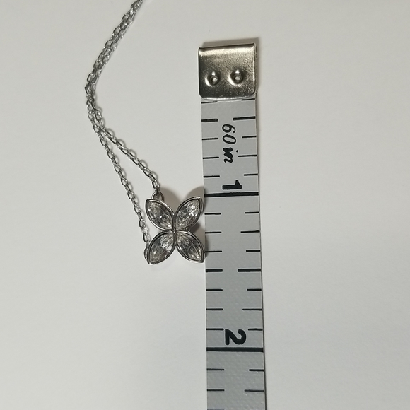 Like New Rare Swarovski Flower/Clover Necklace - Picture 4 of 10